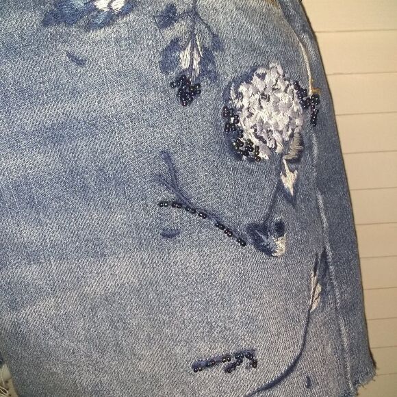 🎉🆕Zara Embroidered Butterfly Jean Shorts - Picture 6 of 9